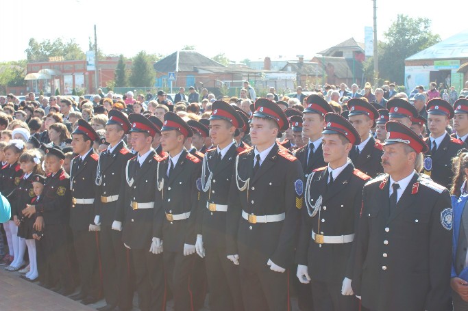 В ст.Тбилисской открыли памятник казакам сотни А.Гречишкина